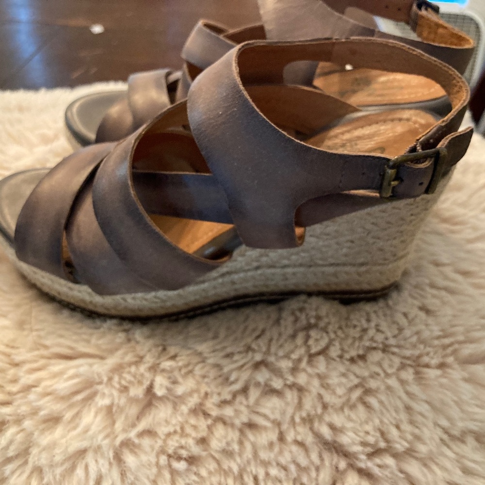 Strappy grey Clark’s wedges